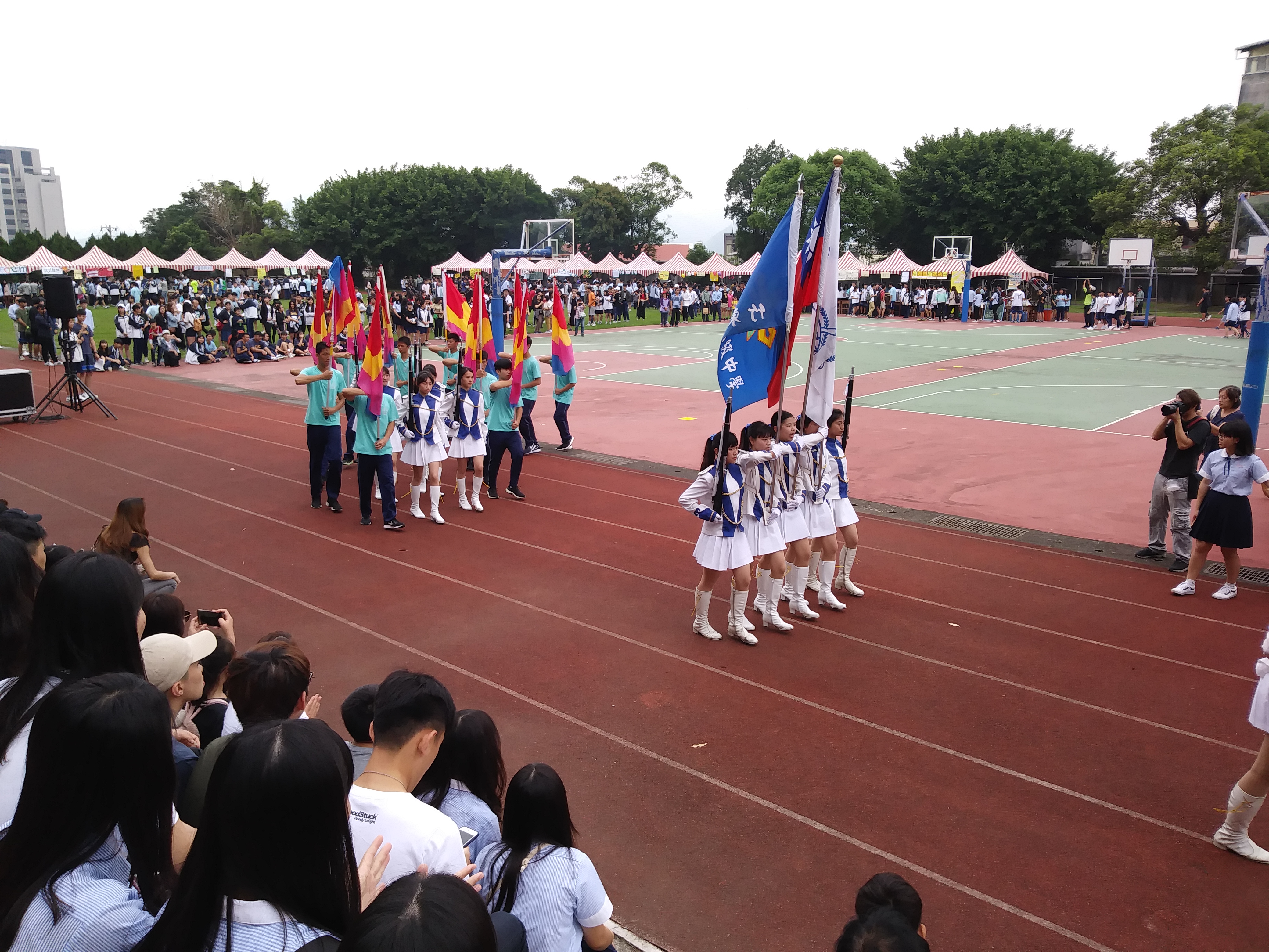 �������4